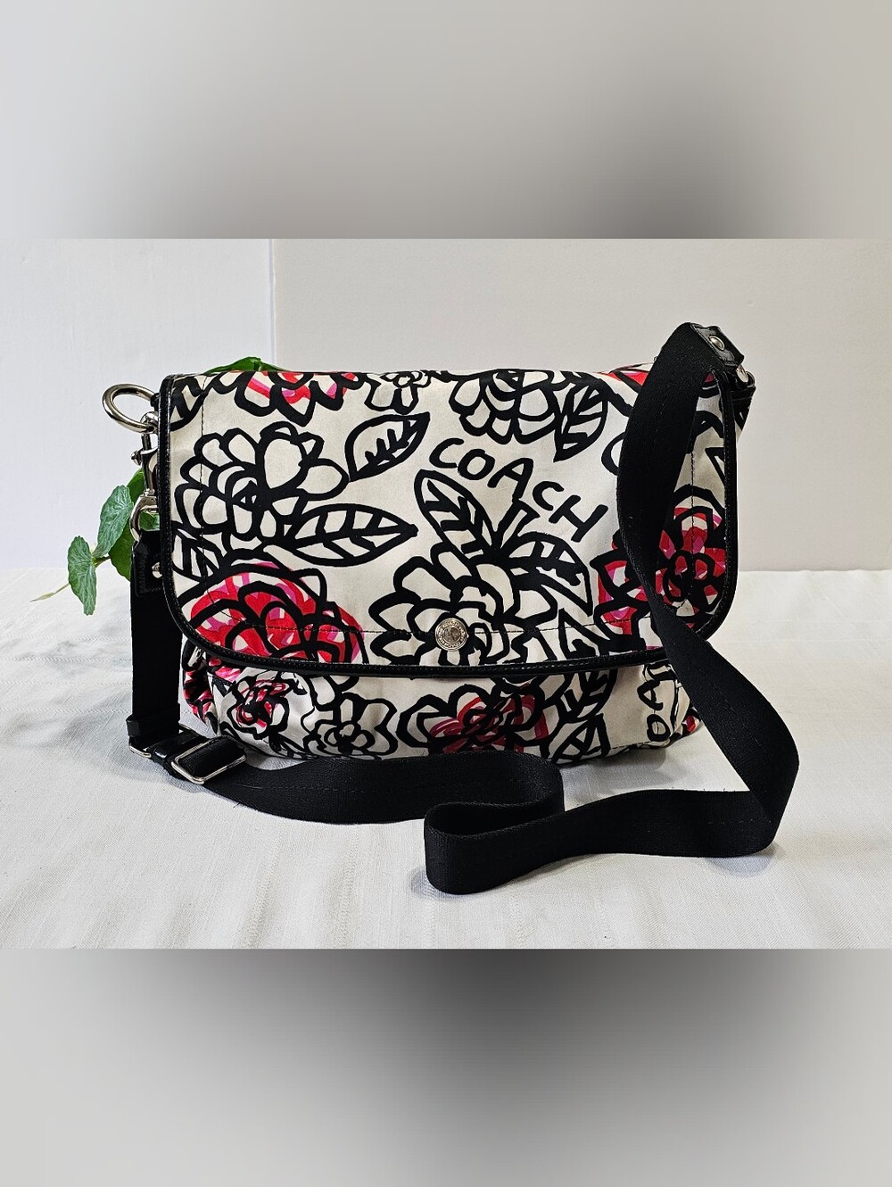 Coach Poppy Kyra Floral Graffiti Crossbody Messenger Bag F16915
